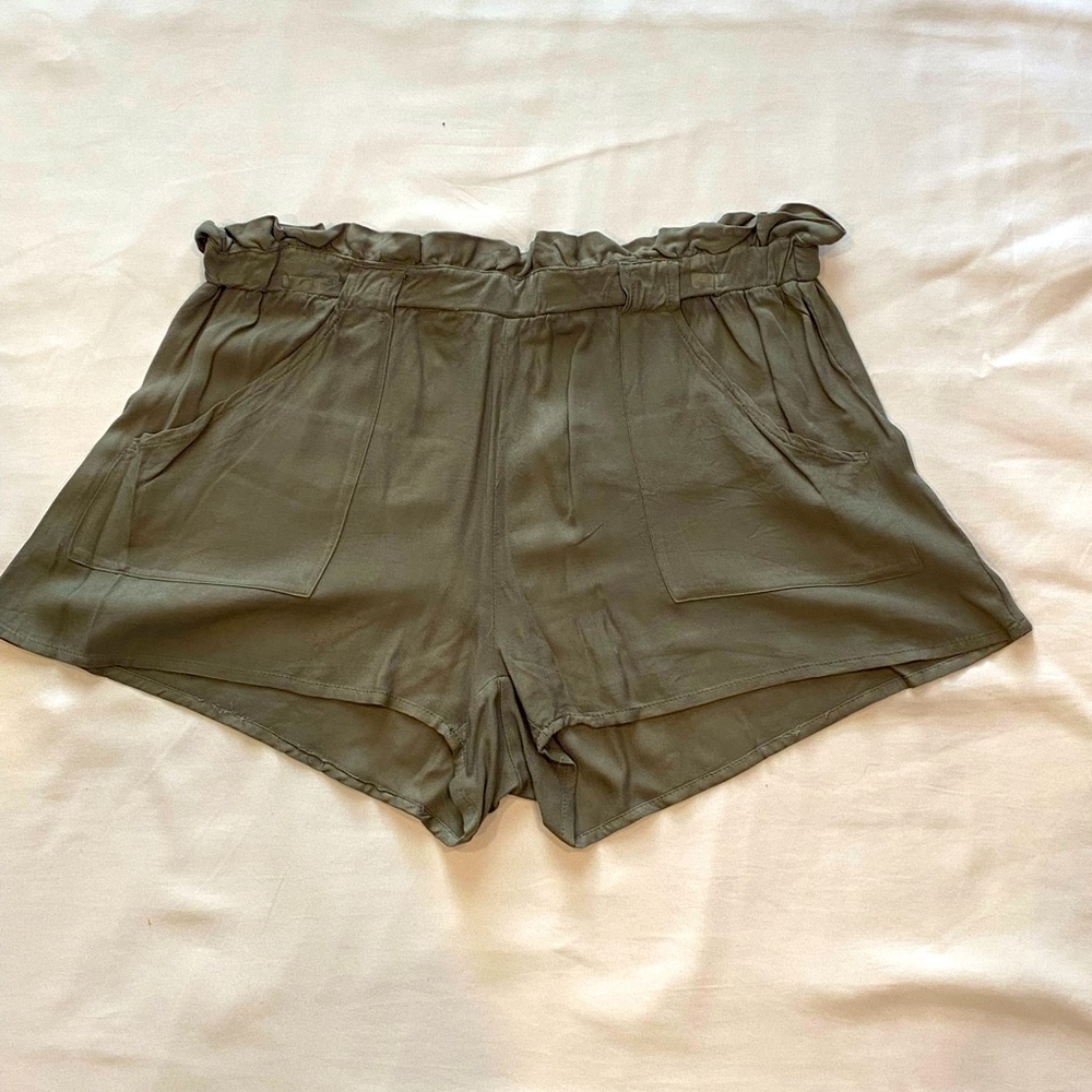BB Dakota green shorts